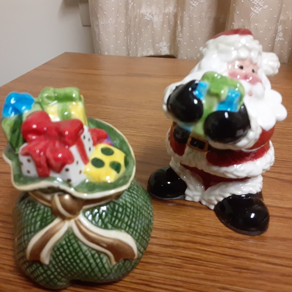 Santa & His Pack Salt & Pepper Shakers
